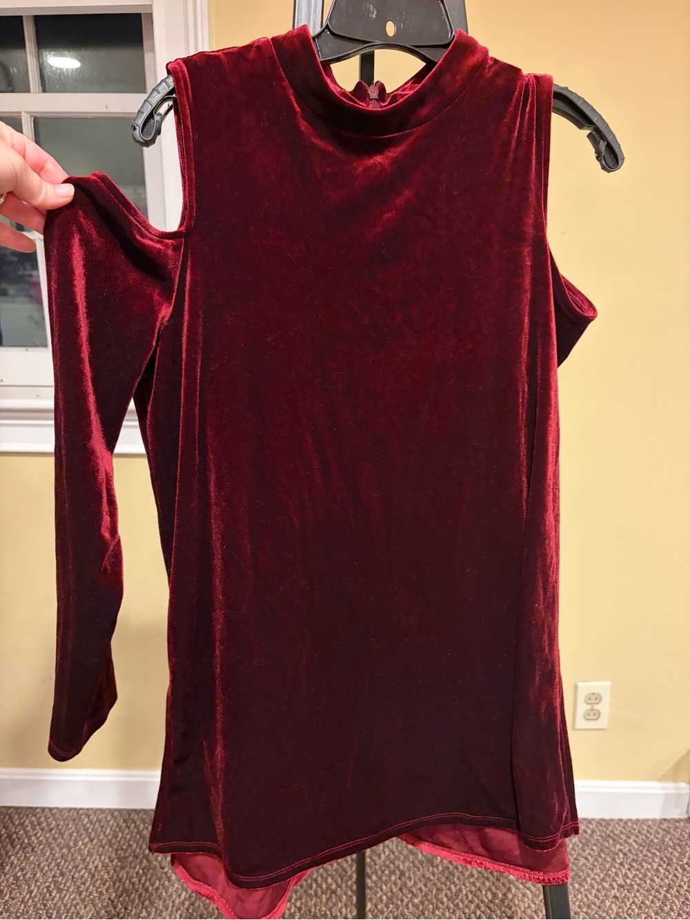 Halogen Burgundy Velvet Cold-Shoulder Short dress large